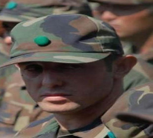 Bir başka ünlü futbolcu Nihat Kahveci de askerliğini yeşil sahalardan arkadaşı Belözoğlu ile aynı yerde yaptı.