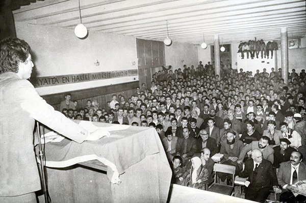 On sekiz yaşındaki Metin Külünk MTTBlilere hitap ediyor. (İstanbul, 1978) 