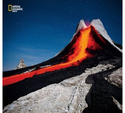 Dünyada en çok fotoğrafçı çalıştıran National Geographic yayınladığı bu fotoğraflarla da dikkatleri çekiyor. İşte National Geographic'in gözünden bir birinden ilginç fotoğraflarla doğal yaşam işte böyle görüntülendi.