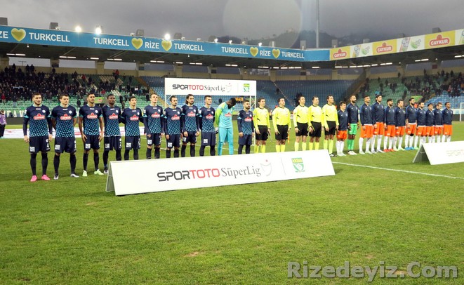 Spor Toto Süper Lig`de Çaykur Rizespor ile Medipol Başakşehir Çaykur Didi Stadında karşı karşıya geldi.