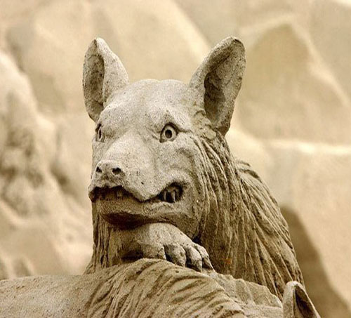 Kumdan yapılan birbirinden ünlü yapılar ve sanat eserleri görenleri hayrete düşürüyor...