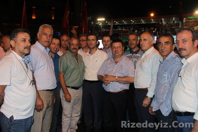 Bütün ilçeler ve Rize merkezden binlerce kişi Rize Demokrasi Meydanında ki buluşarak Bakan Süleyman Soylu`yu dinledi.