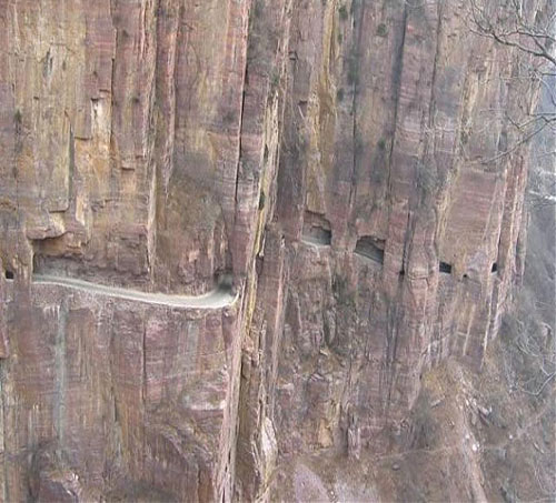 Çoğu insan trafikten şikayet eder. Ya tek bi yol olsaydı hem de aşılması zor? Bakın ve kendiniz karar verin...