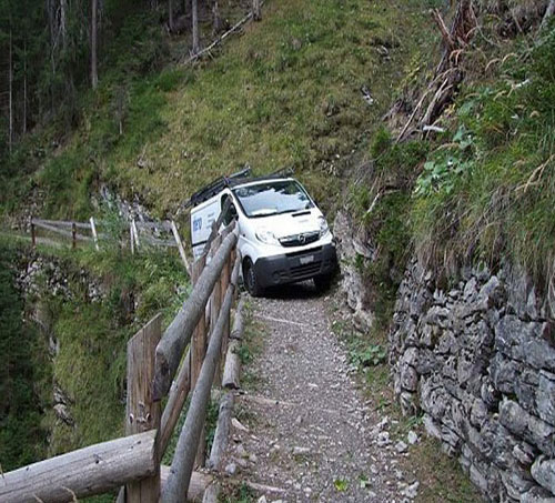 Çoğu insan trafikten şikayet eder. Ya tek bi yol olsaydı hem de aşılması zor? Bakın ve kendiniz karar verin...
