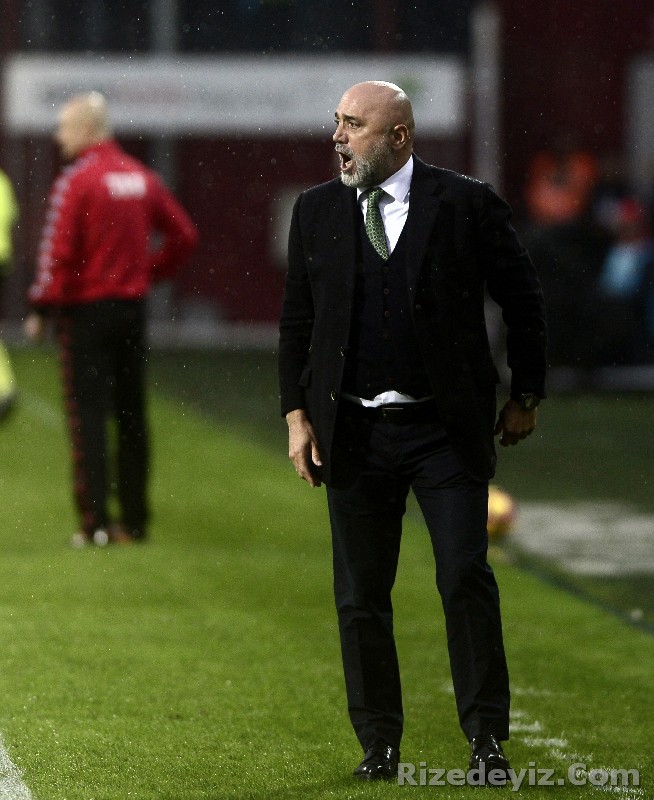 Spor Toto Süper Lig`de Trabzonspor ile Çaykur Rizespor, Hüseyin Avni Aker Stadı`nda karşılaştı.