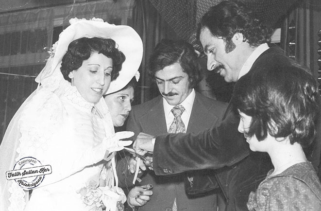 Rizespor Başkanı Nuri Akbulut futbolcusu ve takım kaptanı Hüseyin Hamşinlioğlunun düğününde.