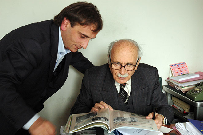 Süleyman Kazmaz çalışmalarına her zaman destek olduğu Fatih Sultan Kar ile bir makale üzerinde çalışıyor.