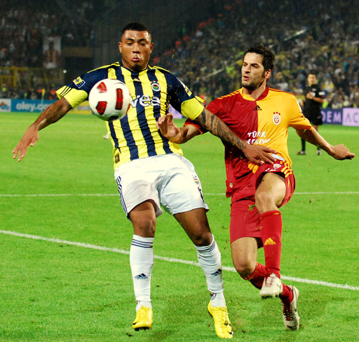 Spor Toto Süper Lig'in 9. haftasında Fenerbahçe ile Galatasaray arasında oynanan derbi maç golsüz eşitlikle sona erdi.