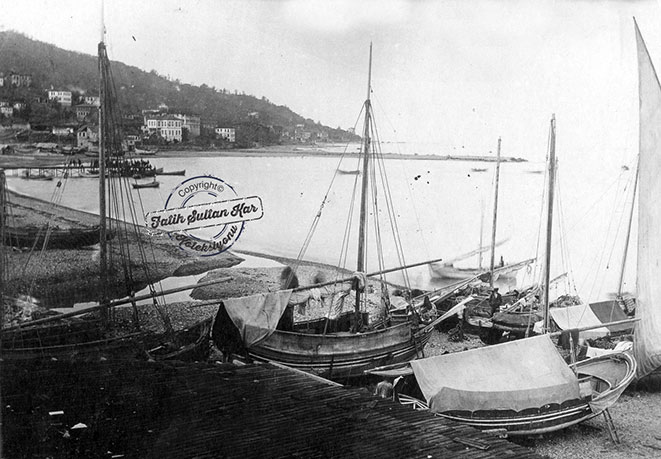 Rize Limanı çevresinde balıkçı barınakları ve yelkenliler