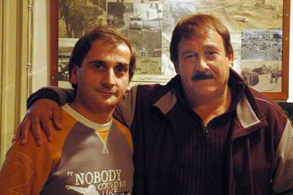 Cengiz Sarıoğlu Rizede yaşadığı güzel hatıraları büyük bir hasretle
Anlatıyor.