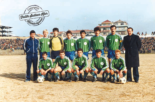 Ayaktakiler : Cesarettin Alptekin ( Teknik Direktör ) , Hüsnü Kürkçü, Mustafa, , Ergün Kolçak, Muhammet Yıldız, Mehmet Ali Karaca, Hasan Fehmi Durmuş, Başkan Fehmi Ekşi. Oturanlar : Türist Mehmet, Metin Bak, Erol Tombul, Turgut Kural ve Harun İlik