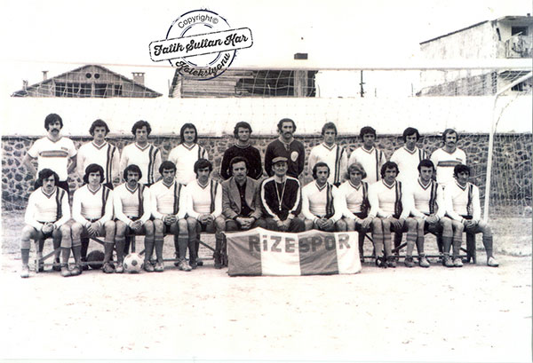 İşte Şampiyon. Ayaktakiler : Cengiz, Cesarettin, Mehmet, Mehmet,Engin, Dursun, Burhan,Tamer, Tuncay, İsmail. Oturanlar : Hüseyin, Osman, Metin, Mehmet Cemil, Erbil, Genel Kaptan Anzerli Kemal Özkan, Teknik Direktör Bülent Eken, Erkan, Hürrem, Musa, Cahittin, Hasan