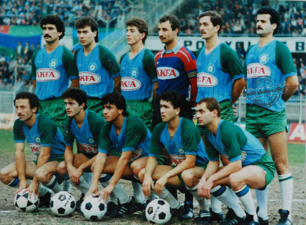 Rizespor 1985 -86 sezonu Ayaktakiler : B. Haluk, Reşat, Muharrem, Sinan, İsmail, Neşat. Oturanlar : Turgay, Hakan, B.Turgut, Vedat, Harun İlik