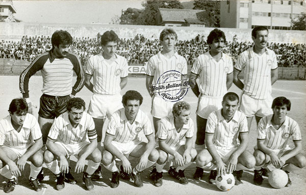 Harun İlikin Rizesporda ilk sezonu. Rizespor 1982-83 : Ayaktakiler : Refah, Ergün, Hasan, İsmail, Hasan Fehmi. Oturanlar : Lokman, Hüseyin, Erol, Harun İlik, Yaşar, Muhammet