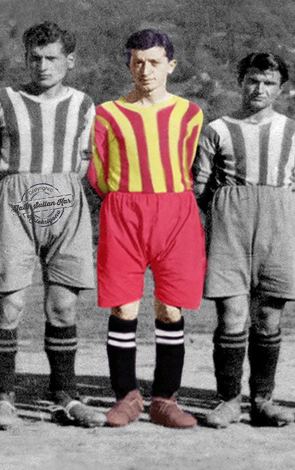 Efsane Başkan Muharrem Kürkçü, futbolculuk yıllarında Güneşspor formasıyla. Fotoğrafta soldan sağa Mustafa Berk, Muharrem Kürkçü ve Bahrettin Ayvaz gözükmektedir. (Rize, 15 Nisan 1948)