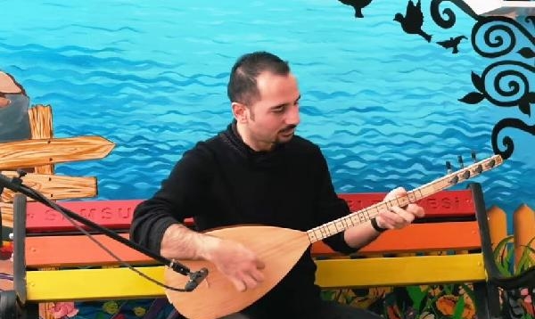 16 Öğretmen, öğrenciler için türkü söyledi