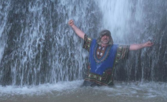 Rizeli Çılgın Fotoğrafçı Buz Gibi Havada Şelaleye Girdi