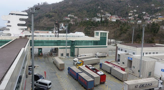 Sarp Sınır Kapısı'ndan Geçen Yıl 1,3 Milyon Yolcu Giriş Çıkış Yaptı