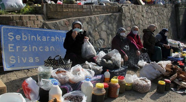 Sel Afetinin ve Covid 19 Salgınının Yaralarını Üreterek Sarıyorlar