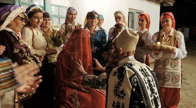 'Gelinleri Ağlatan' Türkünün Klibi Yoğun İlgi Gördü