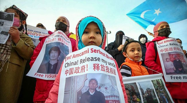 Uygur Türkleri, Çin Konsolosluğu Önündeki Eylemlerini Sürdürüyor