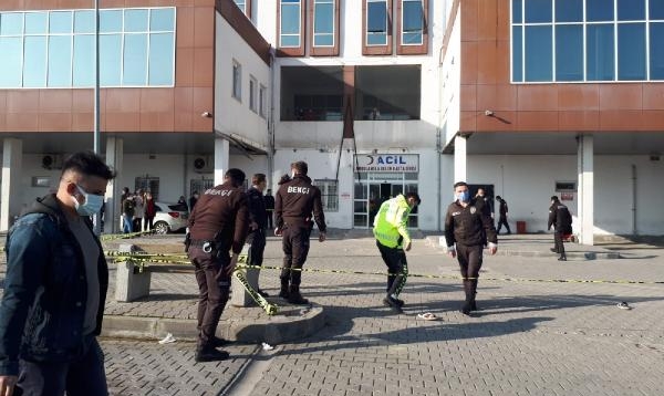 Hastane otoparkında 2 güvenlik görevlisinin silahla yaralayıp kaçtı