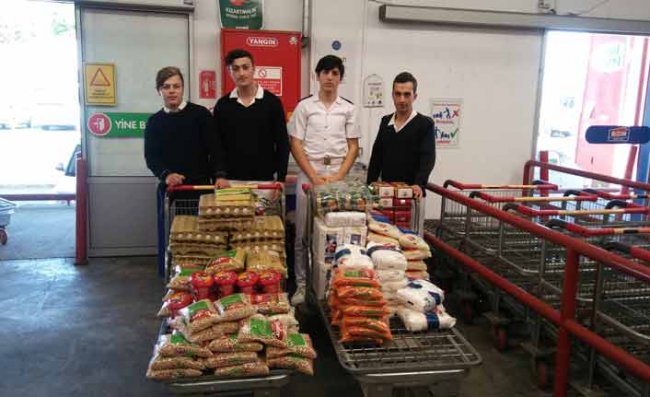 Rize'de Meslek Lisesi Öğrencileri İhtiyaç Sahiplerinin Yardımına Koşuyor