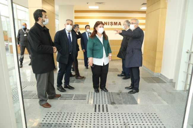 RTEÜ Diş Hekimliği Fakültesi'nde Aynı Anda 175 Kişi Tedavi Görebilecek