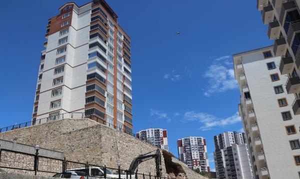 Tehlike Oluşturan İstinat Duvarına Kontrollü Yıkım