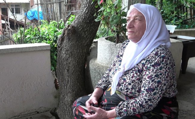 Kesmeye Kıyamadığı Ağacı Balkonun İçerisinden Geçirdi