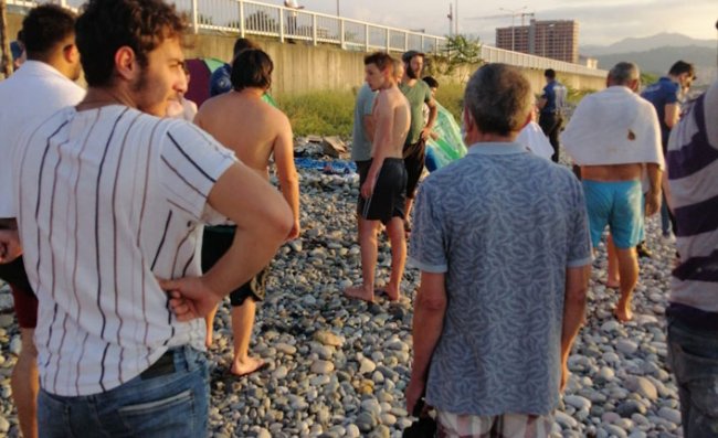 Rize'de Denize Giren 17 Yaşındaki Genç Boğuldu