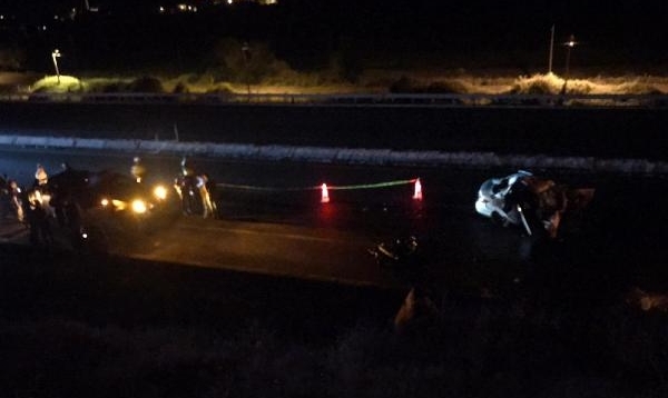 Bariyere çarpan otomobil takla attı: 3 ölü