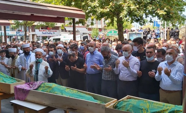 Heyelanda ölen 5 kişi toprağa verildi