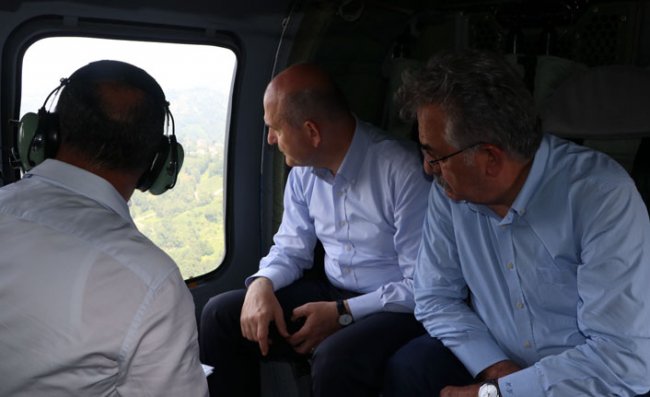 Bakanlar Soylu ve Kurum, sel ve heyelanın etkili olduğu alanları havadan inceledi