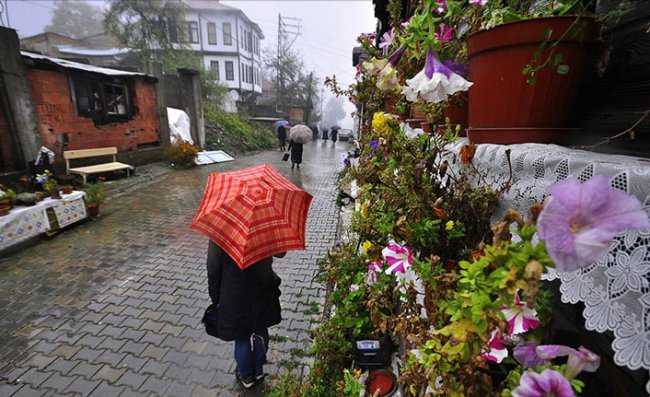Batı ve Orta Karadeniz için kuvvetli yağış uyarısı