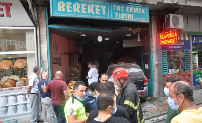 Rize’de kontrolden çıkan araç fırına daldı