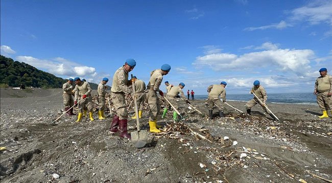 Kastamonu'da sel felaketinin yaraları jandarmanın desteğiyle sarıldı