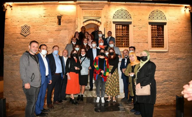 Rizeli Ressamlar Eserlerini Minik İkbal İçin Sergiledi