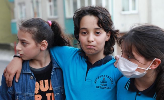 Rize'de Sokak Köpeğinin Saldırısına Uğrayan Çocuk Yüzünden Yaralandı