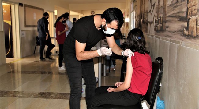 Bakanlık, okullardaki vakalarda izlenecek yolu 18 örnek olayla anlattı