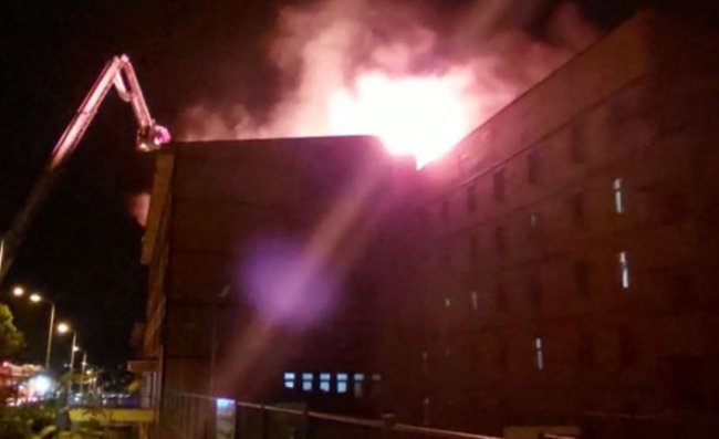 Rize’de Yurt Binasının Çatısında Çıkan Yangın Paniğe Yol Açtı