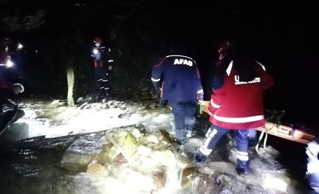 Rize'de ayağı kırılan kadını AFAD ve UMKE ekipleri kurtardı