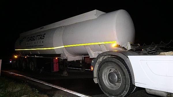 Bolu Dağı'nda metenol taşıyan tankerin dorsesi kopunca trafik tek şeritten verildi