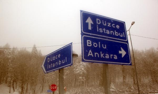 Bolu Dağı'nda kar yağışı devam ediyor