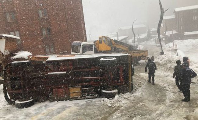 AYDER YAYLASI'NDA KARAVAN DEVRİLDİ: 1 YARALI