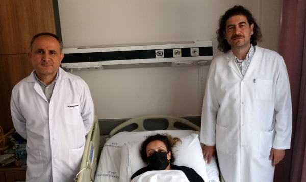 Eş zamanlı ameliyatla meme kanserini yenip, estetik oluyorlar