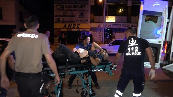 Arkadaşlarıyla oturduğu barakanın önünde silahlı saldırıya uğradı