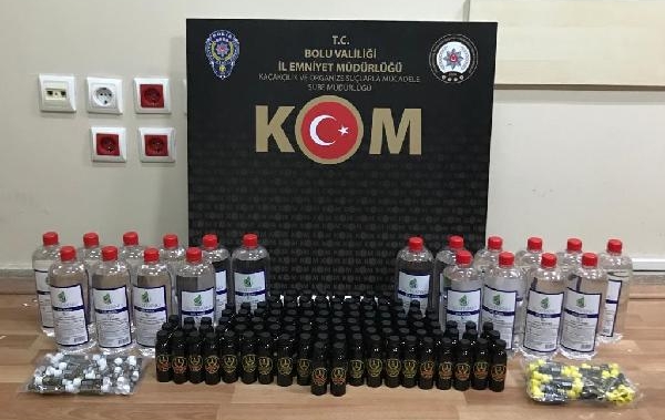 Etil alkol ve içki kitleriyle yakalandı