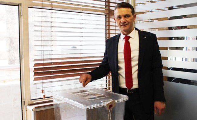 Yaşar Karaca Yeniden Terziler ve Konfeksiyoncular Odası Başkanı Seçildi