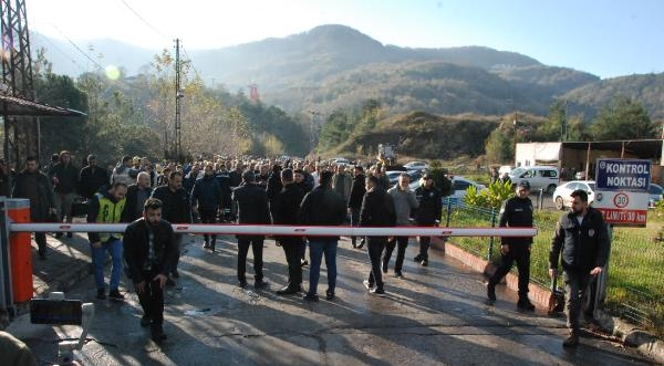 Facianın yaşandığı ocakta çalışan madencilerden, müdür yardımcısının görevden alınmasına tepki